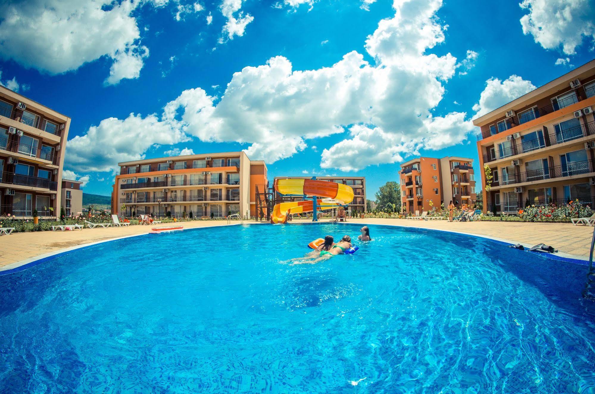 Holiday Fort Golf Club Sunny Beach Eksteriør billede
